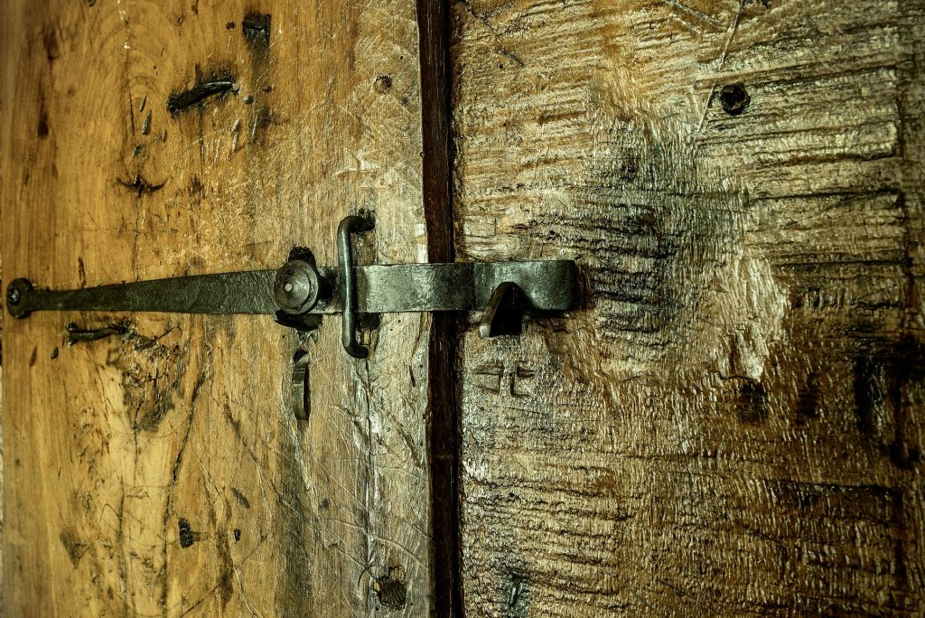 door-1672747_1920