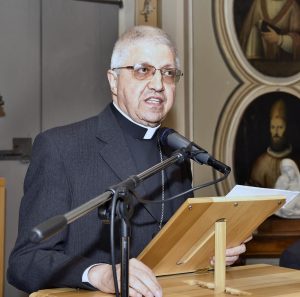 nella foto la relazione di mons Malvestiti conil vicario don Bassiano Uggè Lodi a palazzo vescovile, nellsalone dell'Episcopio, l'incontro annuale di sua Eccelenza Maurizio Malvestiti con i politici, gli amministratori, le autorità e associazioni, il core del sistema lodigiano con il presule. nella foto la relazione di mons Malvestiti conil vicario don Bassiano Uggè